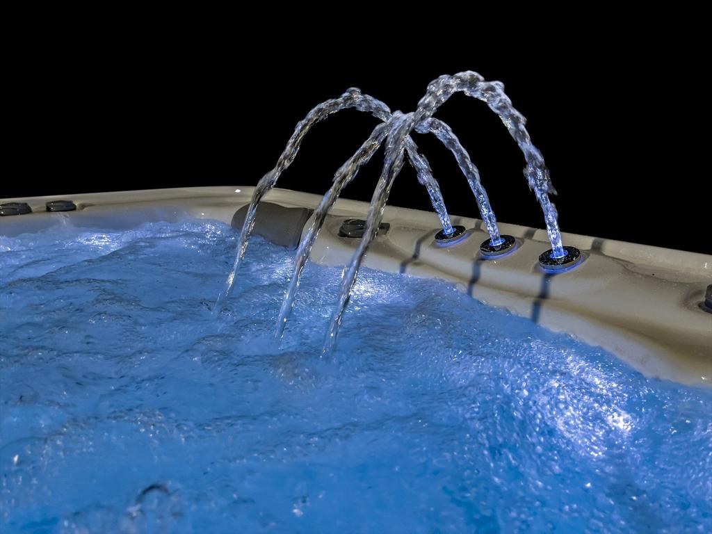Outdoor Whirlpool im Winter für Chalet und Ferienhaus
